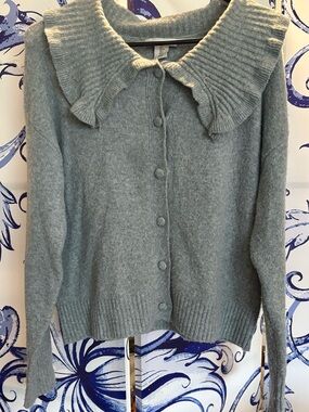 Sincerly Jules Soft Light Gray Button-Up Cardigan with Ribbed Collar